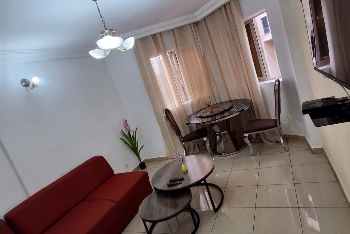 Studio meublé avec climatisation et eau chaude, Yaoundé Elig Essono
