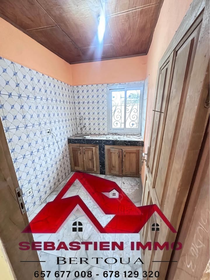 STUDIO MODERNE NOUVELLEMENT CONSTRUIT, BERTOUA NKOLBIKON