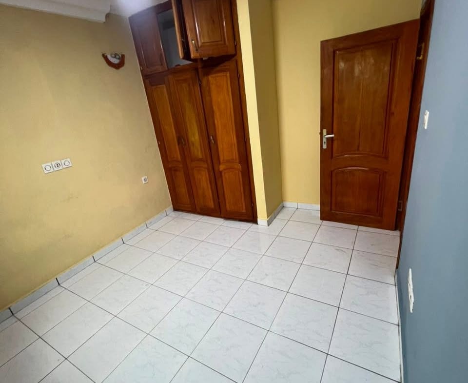 STUDIO MODERNE HAUT STANDING STAFFÉ SITUÉ À DOUALA NDOGBONG