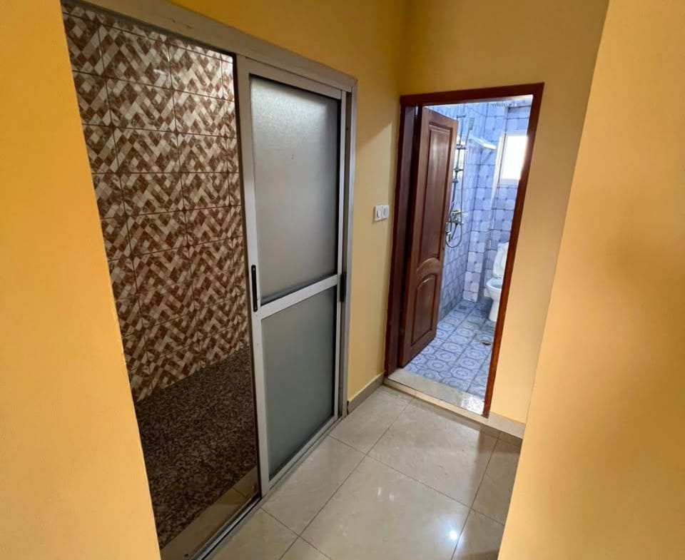 STUDIO MODERNE HAUT STANDING STAFFÉ SITUÉ À DOUALA NDOGBONG