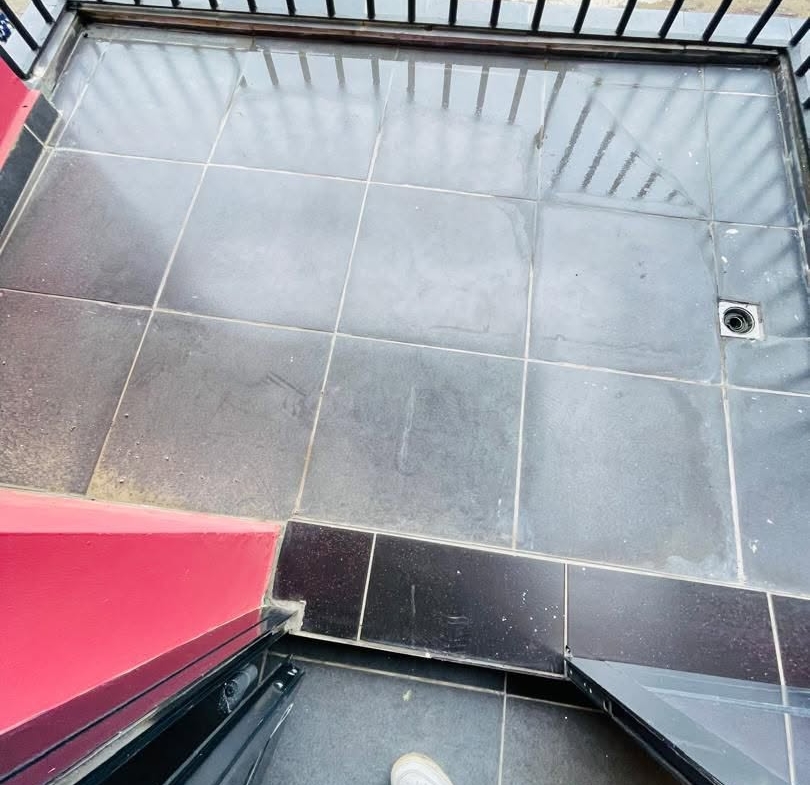 APPARTEMENT CLIMATISÉ AVEC GROUPE ELECTROGÈNE SITUÉ À LOGPOM