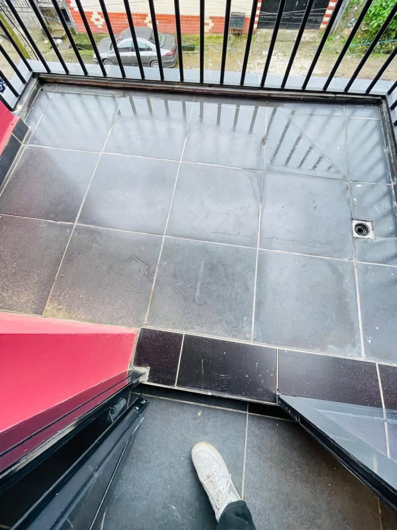 APPARTEMENT CLIMATISÉ AVEC GROUPE ELECTROGÈNE SITUÉ À LOGPOM