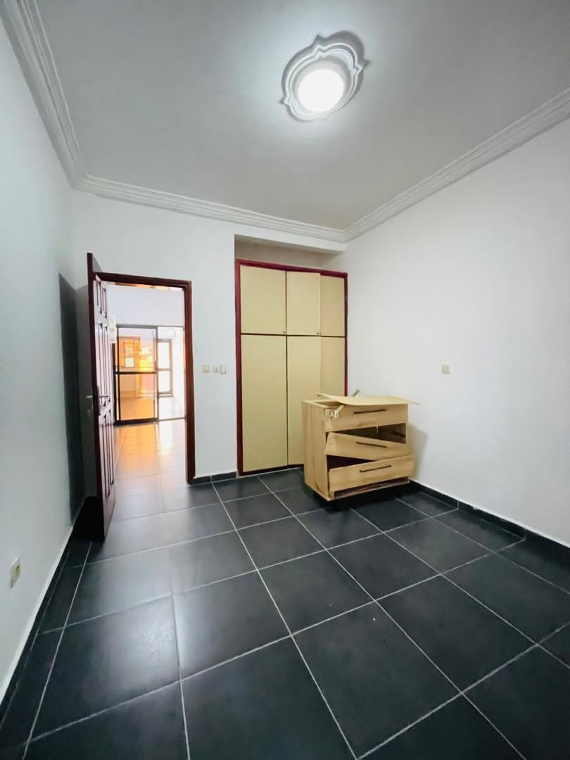 APPARTEMENT CLIMATISÉ AVEC GROUPE ELECTROGÈNE SITUÉ À LOGPOM