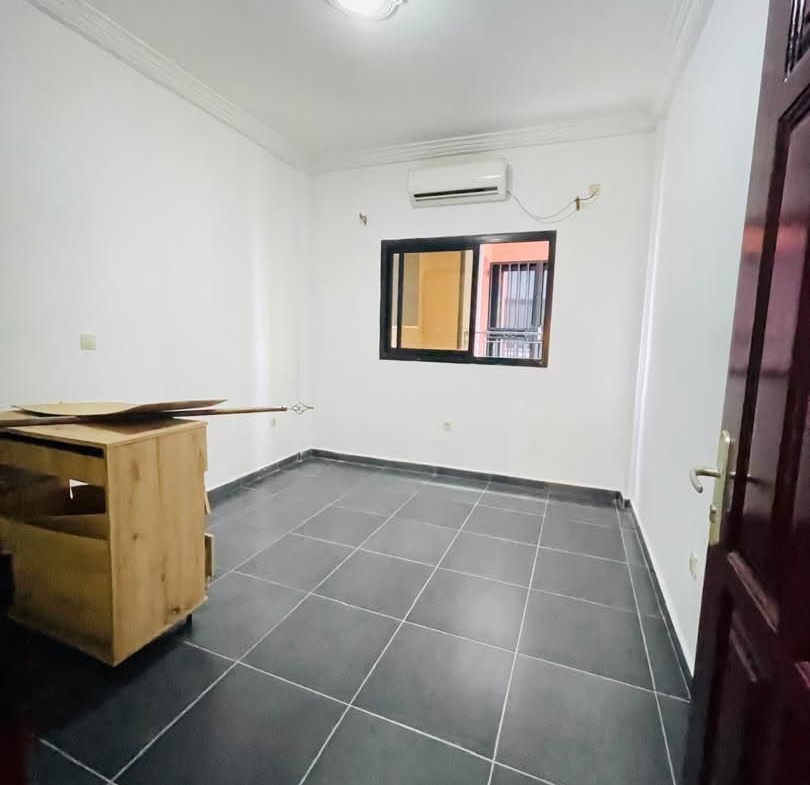 APPARTEMENT CLIMATISÉ AVEC GROUPE ELECTROGÈNE SITUÉ À LOGPOM