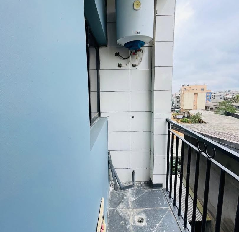 APPARTEMENT CLIMATISÉ AVEC GROUPE ELECTROGÈNE SITUÉ À LOGPOM