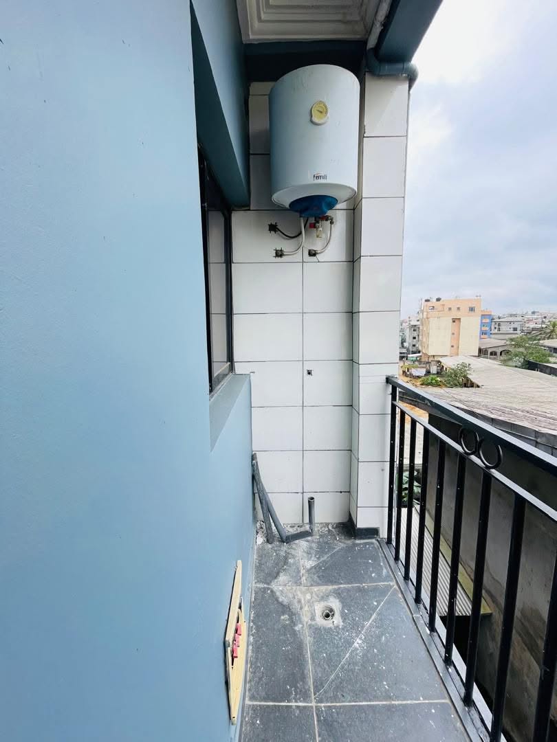 APPARTEMENT CLIMATISÉ AVEC GROUPE ELECTROGÈNE SITUÉ À LOGPOM