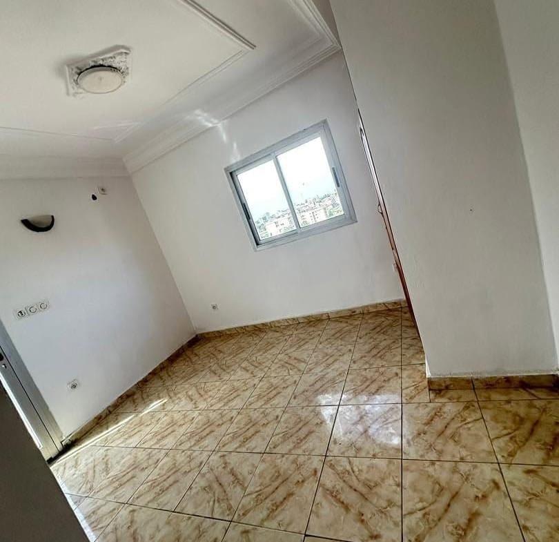 APPARTEMENT MODERNE 3 CHAMBRES STAFFÉ SITUÉ À MAKÉPÉ