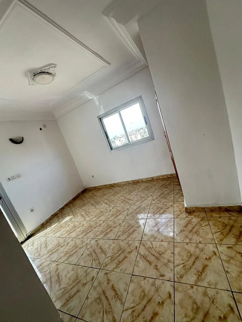 APPARTEMENT MODERNE 3 CHAMBRES STAFFÉ SITUÉ À MAKÉPÉ