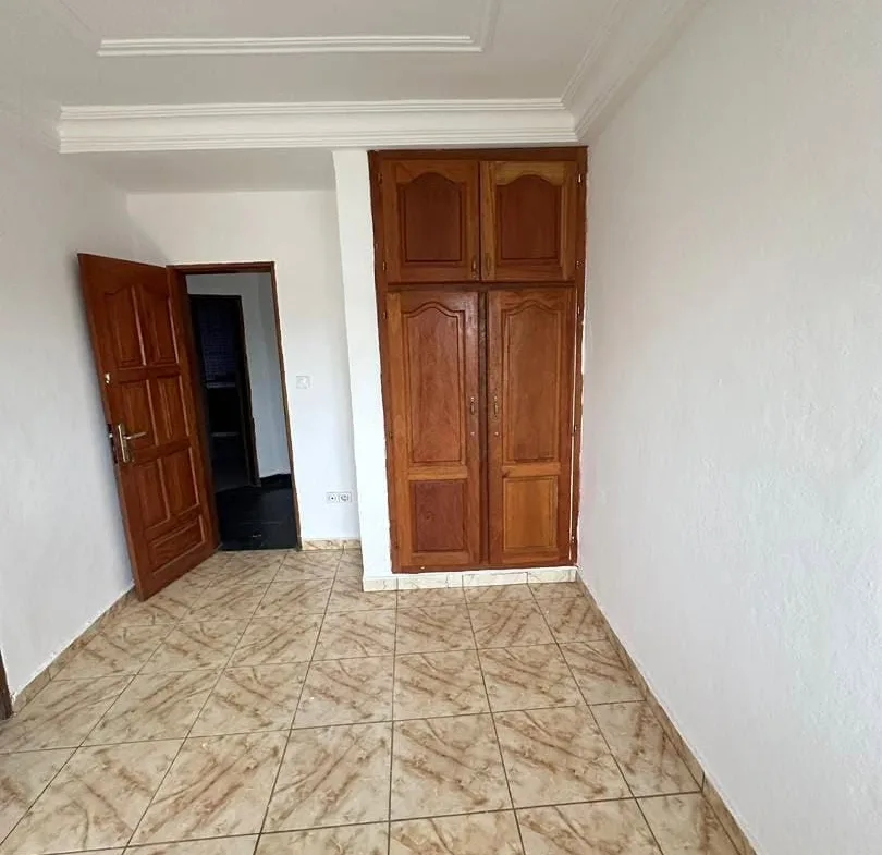 APPARTEMENT MODERNE 3 CHAMBRES STAFFÉ SITUÉ À MAKÉPÉ