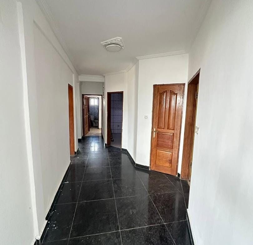 APPARTEMENT MODERNE 3 CHAMBRES STAFFÉ SITUÉ À MAKÉPÉ