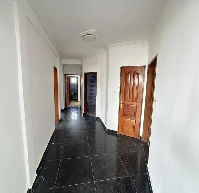 APPARTEMENT MODERNE 3 CHAMBRES STAFFÉ SITUÉ À MAKÉPÉ
