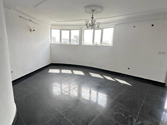 APPARTEMENT MODERNE 3 CHAMBRES STAFFÉ SITUÉ À MAKÉPÉ