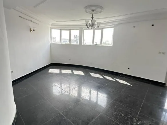 APPARTEMENT MODERNE 3 CHAMBRES STAFFÉ SITUÉ À MAKÉPÉ