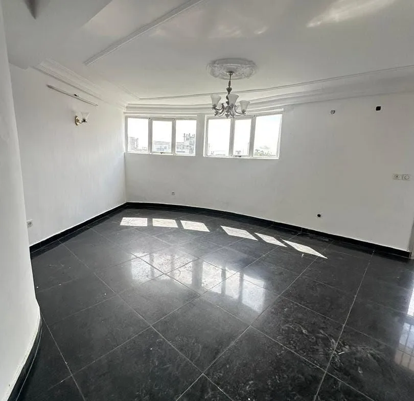 APPARTEMENT MODERNE 3 CHAMBRES STAFFÉ SITUÉ À MAKÉPÉ