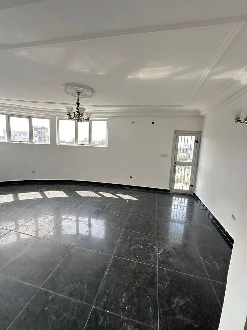 APPARTEMENT MODERNE 3 CHAMBRES STAFFÉ SITUÉ À MAKÉPÉ