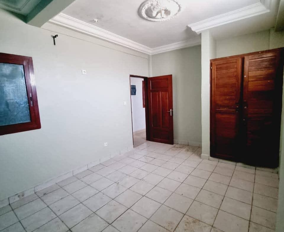 GRAND APPARTEMENT MODERNE STAFFÉ SITUÉ À MAKÉPÉ
