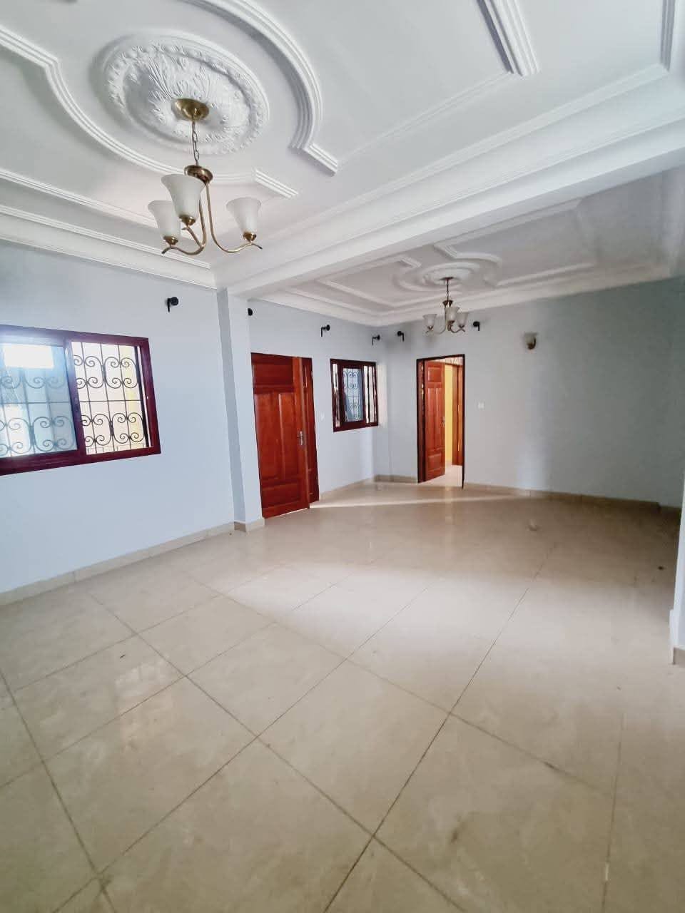 43404- GRAND APPARTEMENT MODERNE STAFFÉ SITUÉ À MAKÉPÉ