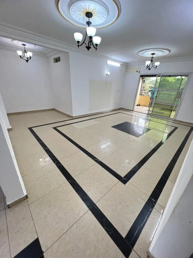 43200- GRAND APPARTEMENT MODERNE STAFFÉ SITUÉ À NYALLA PARISO