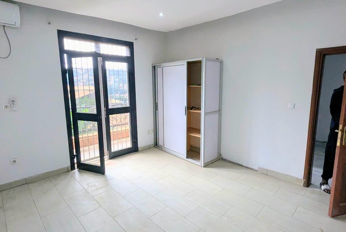 MAGNIFIQUE STUDIO HAUT STANDING À LOUER NGOUSSO CONFORT