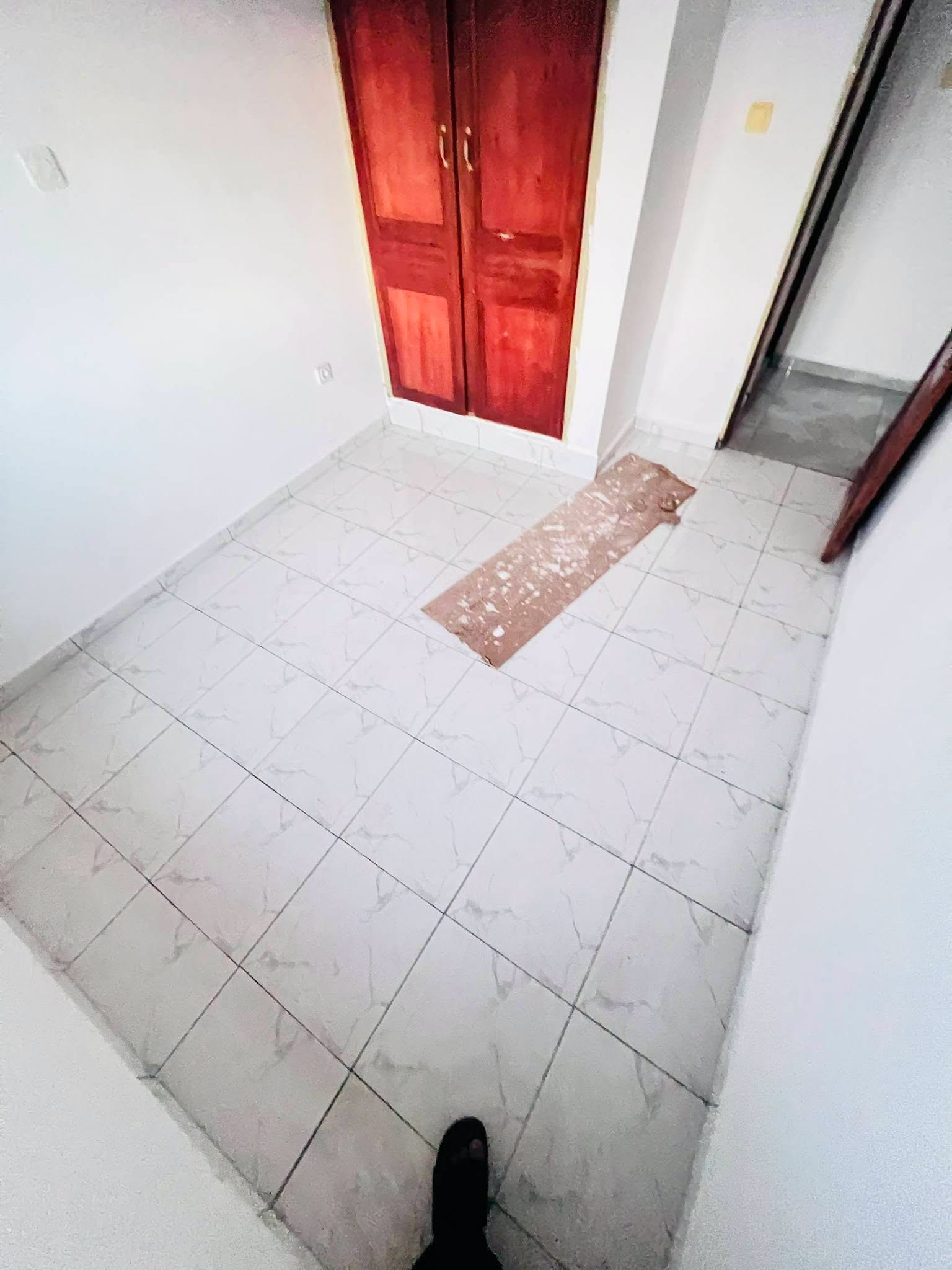Studio moderne à louer à Etoudi bordure de route, idéal pour bureau