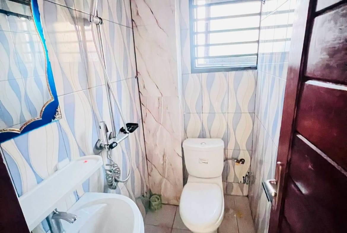 Studio moderne à louer à Etoudi bordure de route, idéal pour bureau