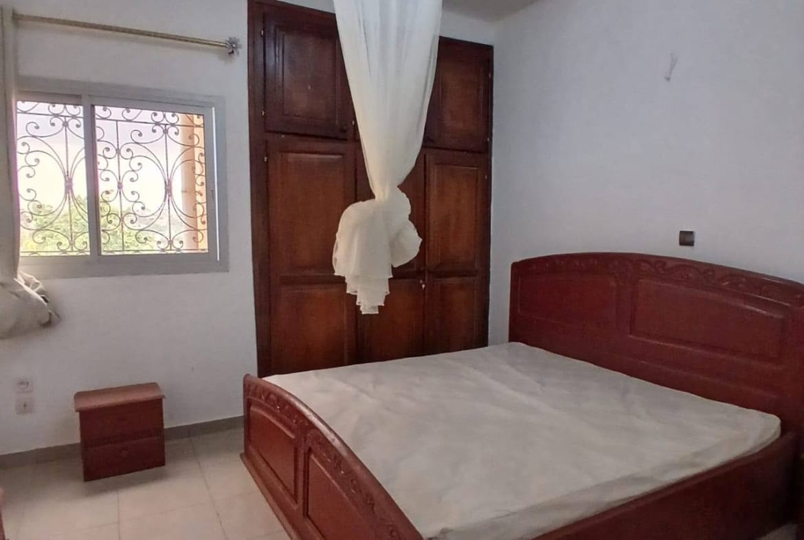 SUPERBE APPARTEMENT MODERNE À DAMAS PETITS GÉNIES, YAOUNDÉ