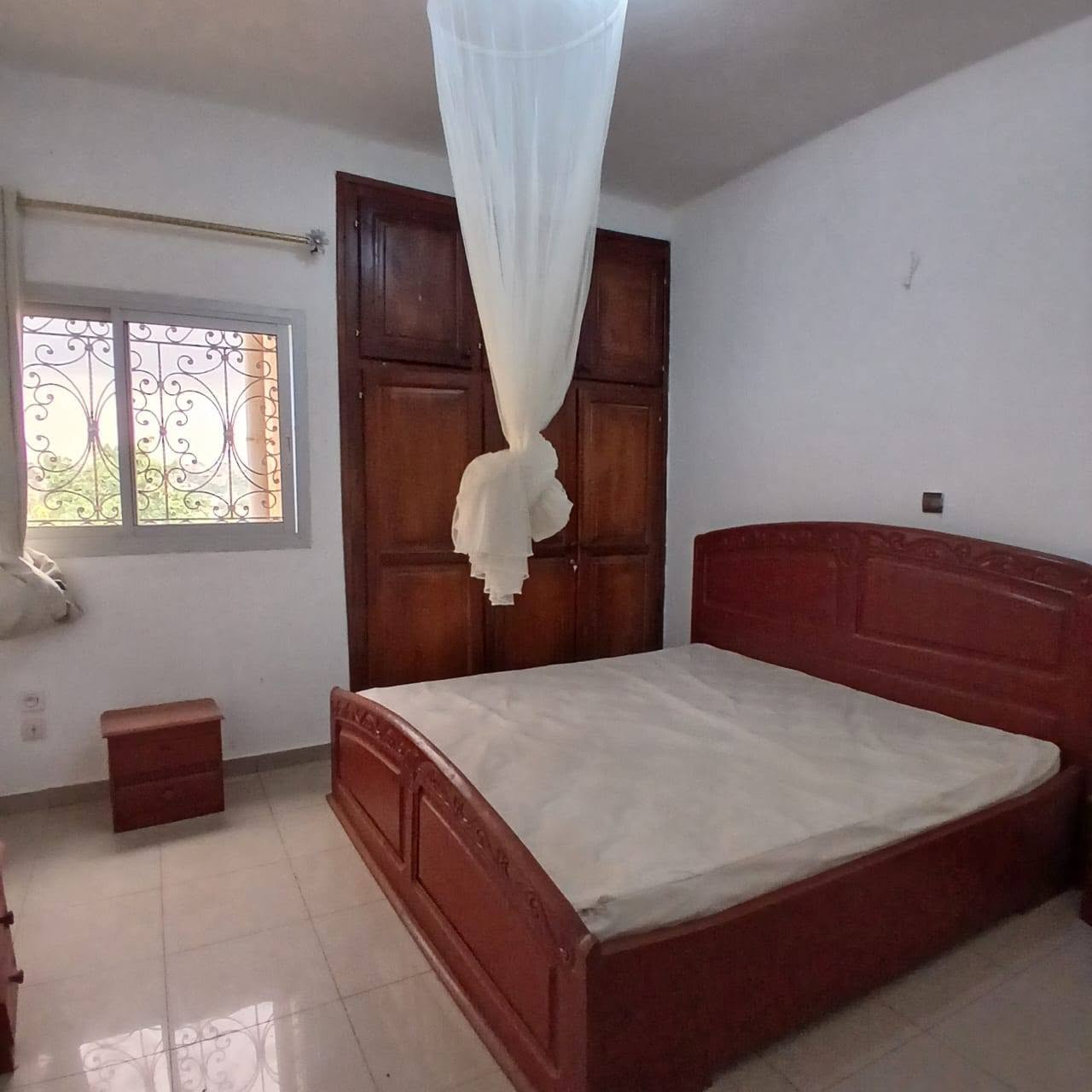 SUPERBE APPARTEMENT MODERNE À DAMAS PETITS GÉNIES, YAOUNDÉ
