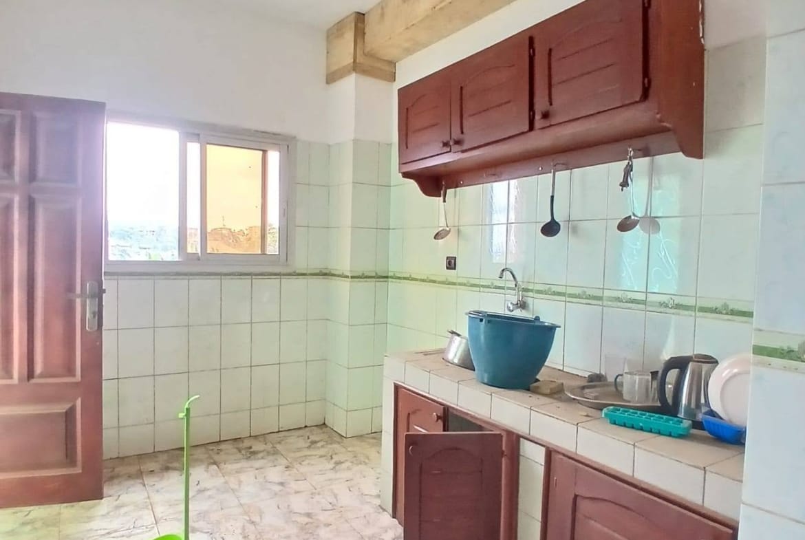 SUPERBE APPARTEMENT MODERNE À DAMAS PETITS GÉNIES, YAOUNDÉ