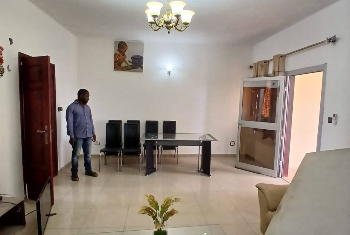 SUPERBE APPARTEMENT MODERNE À DAMAS PETITS GÉNIES, YAOUNDÉ