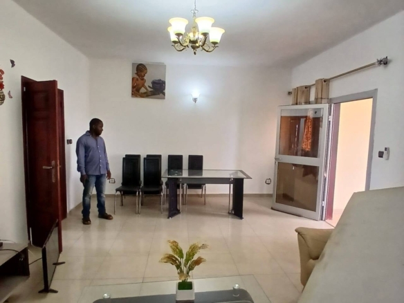 SUPERBE APPARTEMENT MODERNE À DAMAS PETITS GÉNIES, YAOUNDÉ