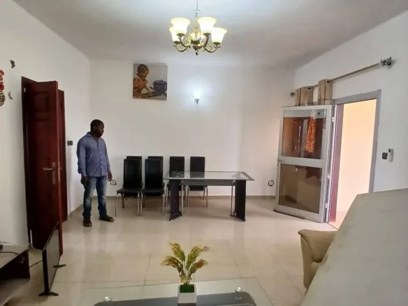 SUPERBE APPARTEMENT MODERNE À DAMAS PETITS GÉNIES, YAOUNDÉ