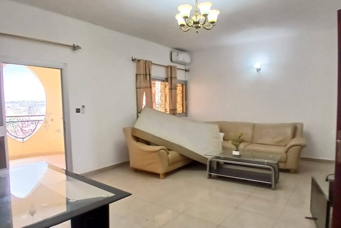 SUPERBE APPARTEMENT MODERNE À DAMAS PETITS GÉNIES, YAOUNDÉ