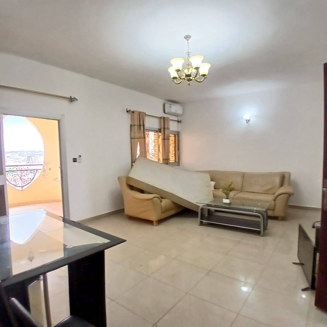 SUPERBE APPARTEMENT MODERNE À DAMAS PETITS GÉNIES, YAOUNDÉ