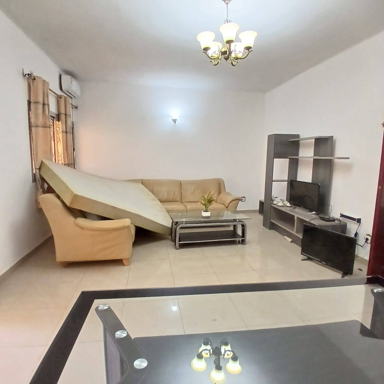 SUPERBE APPARTEMENT MODERNE À DAMAS PETITS GÉNIES, YAOUNDÉ