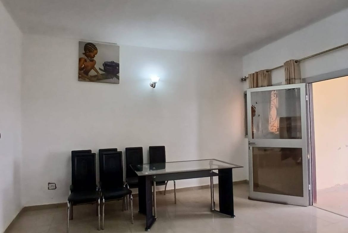 SUPERBE APPARTEMENT MODERNE À DAMAS PETITS GÉNIES, YAOUNDÉ