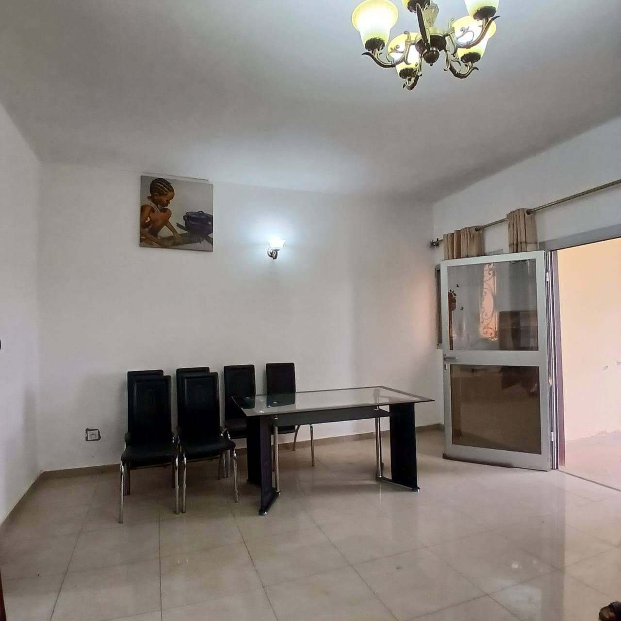 SUPERBE APPARTEMENT MODERNE À DAMAS PETITS GÉNIES, YAOUNDÉ