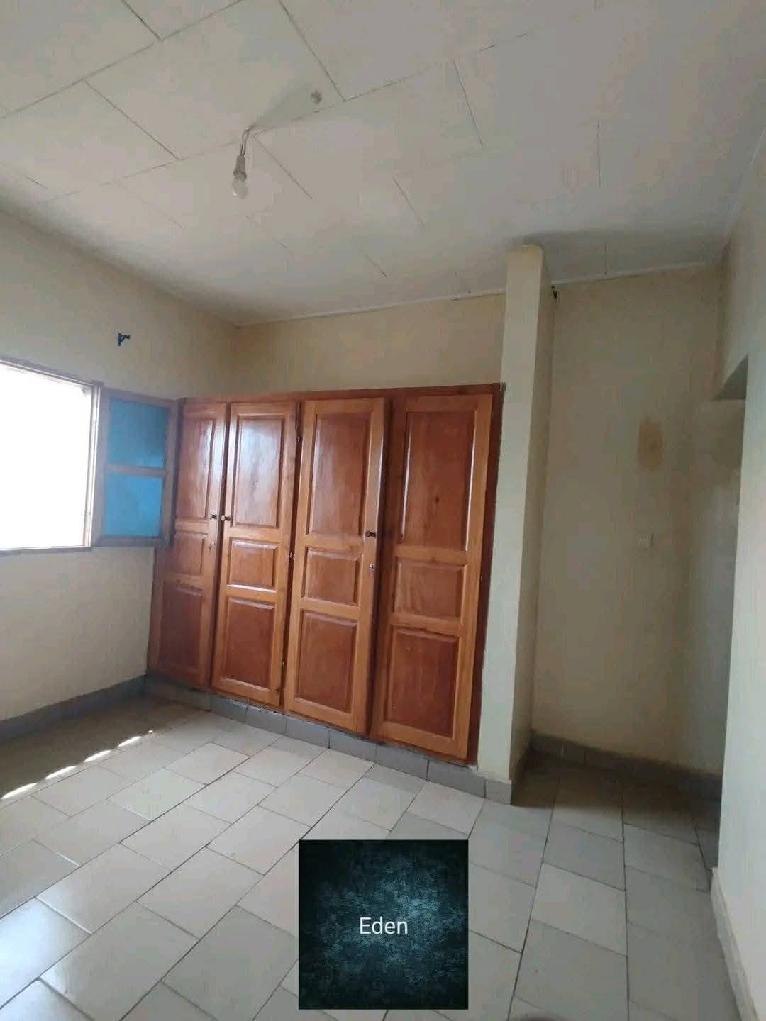 AIES_appart_etougebe_170826_chb3 BEL APPARTEMENT À LOUER, YAOUNDÉ ETOUG-EBE 70 000 FCFA
