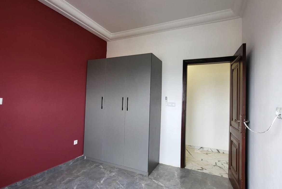 Appartement à louer à Simbock Bocom, 2 chambres avec parking et forage