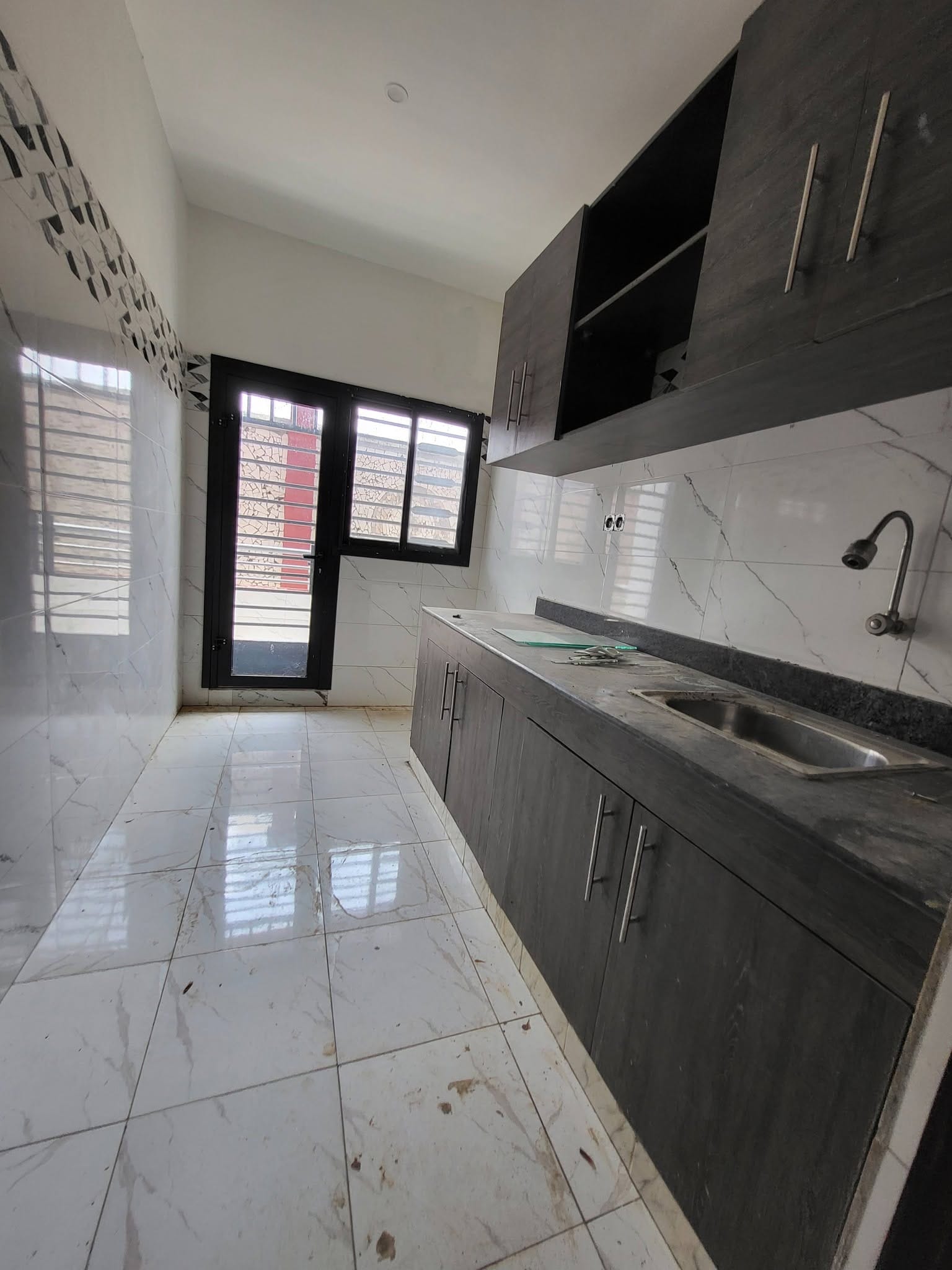 Appartement à louer à Simbock Bocom, 2 chambres avec parking et forage