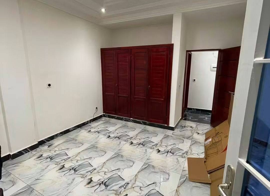 Superbe studio moderne avec parking à Biyem-Assi Jouvence, Yaoundé
