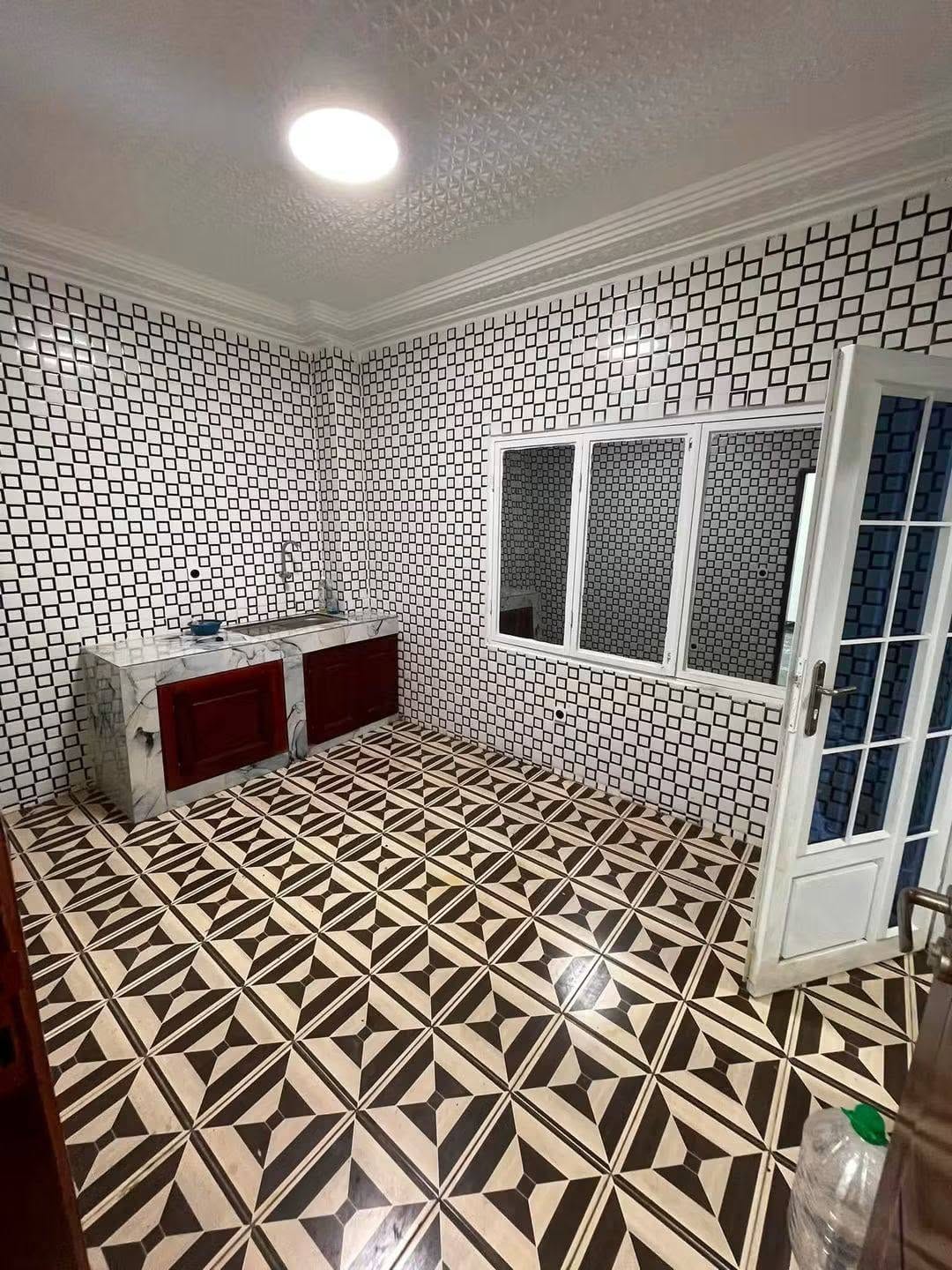 Superbe studio moderne avec parking à Biyem-Assi Jouvence, Yaoundé