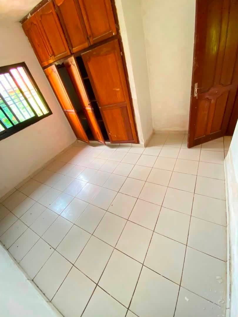 Appartement moderne 2 chambres à louer à Yaoundé Carrefour MEEC