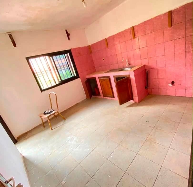 Appartement moderne 2 chambres à louer à Yaoundé Carrefour MEEC