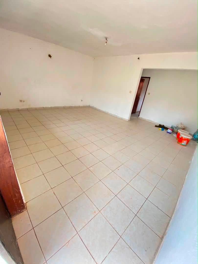 44233- Appartement moderne 2 chambres à louer à Yaoundé Carrefour MEEC