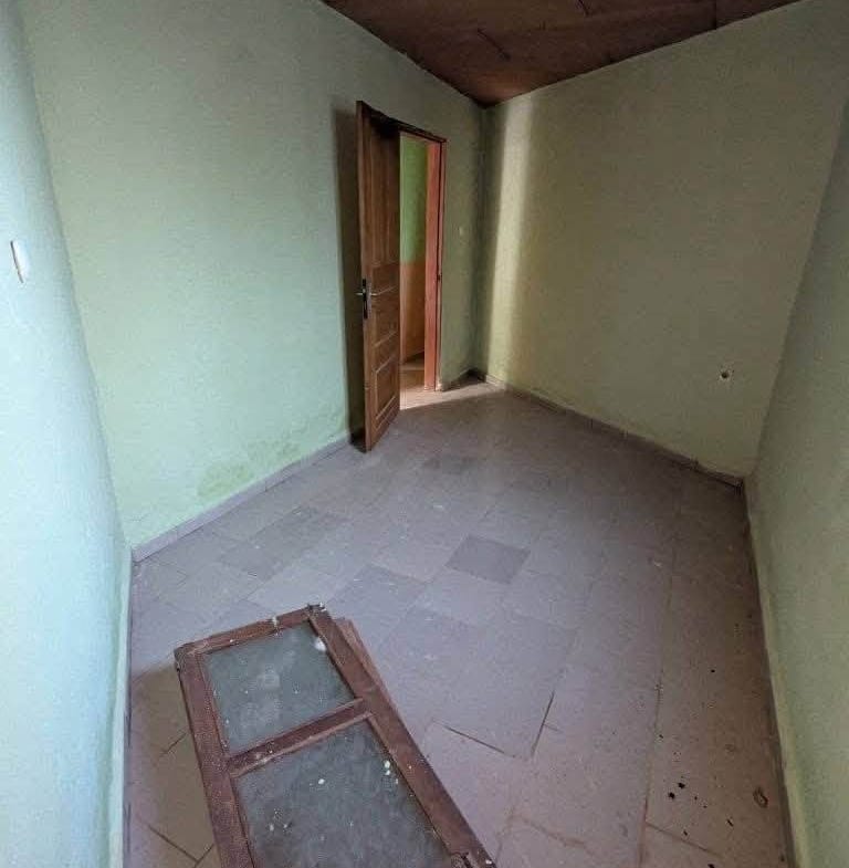 Maison 2 chambres avec forage à Yaoundé Fougerolle 70000fcfa