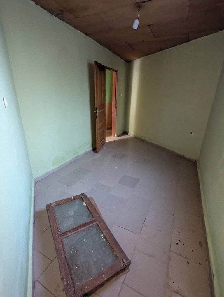 Maison 2 chambres avec forage à Yaoundé Fougerolle 70000fcfa