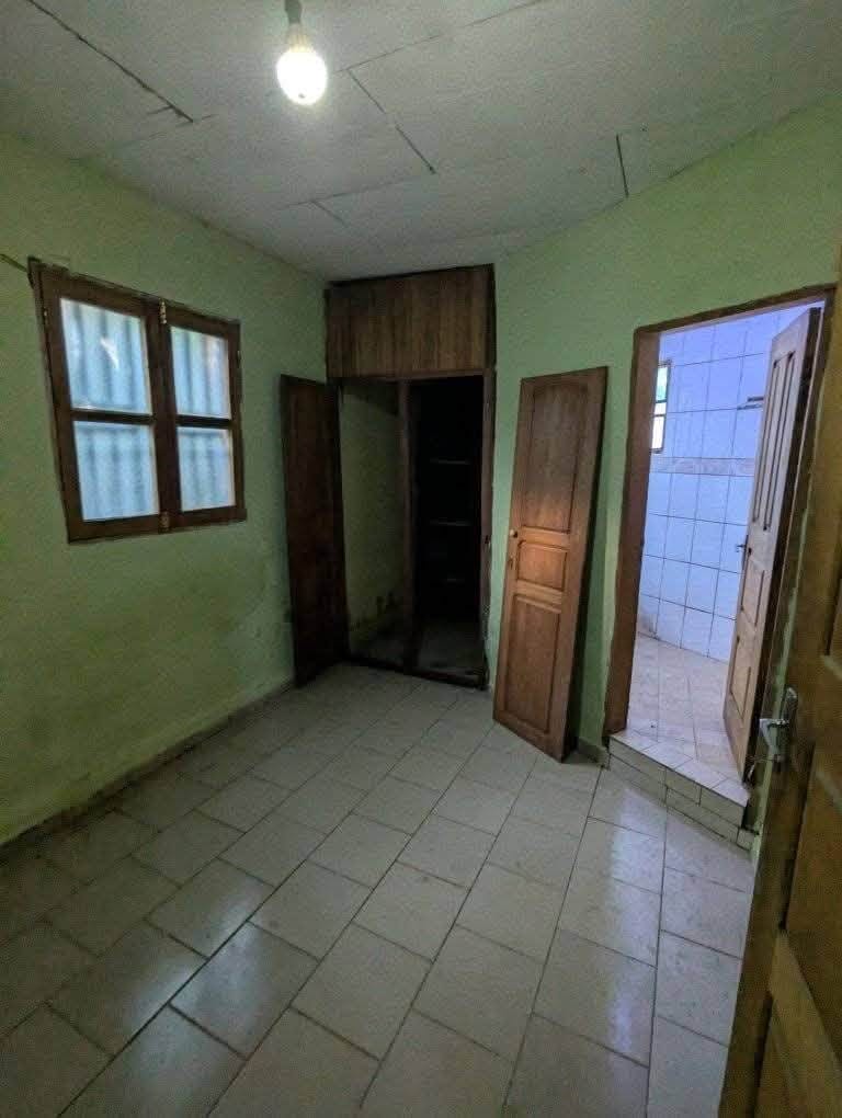 Maison 2 chambres avec forage à Yaoundé Fougerolle 70000fcfa