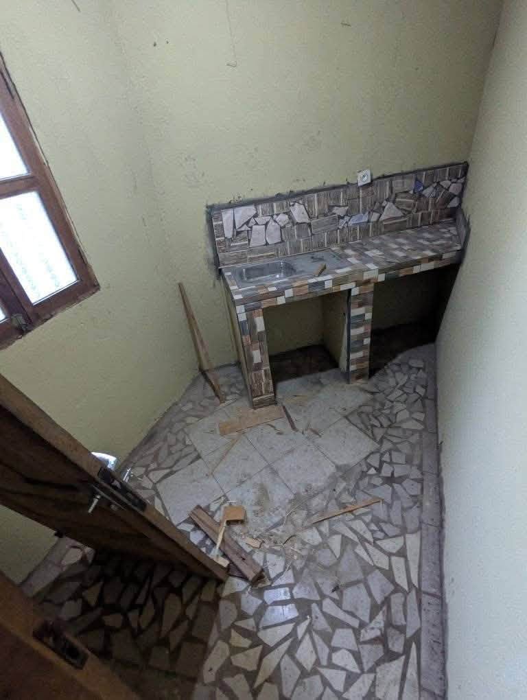 Maison 2 chambres avec forage à Yaoundé Fougerolle 70000fcfa