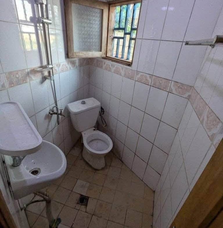 Maison 2 chambres avec forage à Yaoundé Fougerolle 70000fcfa