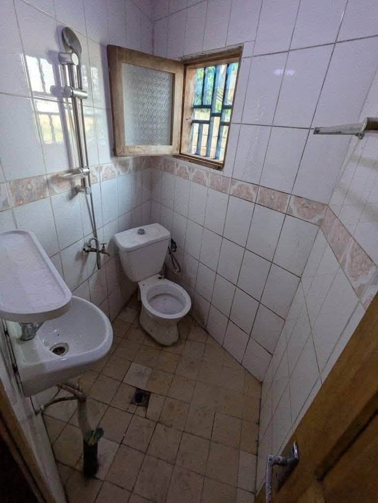 Maison 2 chambres avec forage à Yaoundé Fougerolle 70000fcfa